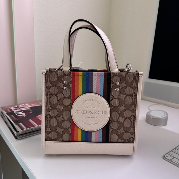 coach Dempsey Tote 22 In Signature Jacquard With Rainbow Stripe And Patch cj576 - Picture 2 of 8